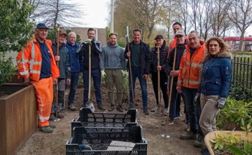 Gustaaf en DAF sponsoren tuin bij seniorencentrum Kastanjehof