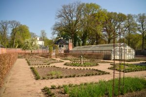 De kruidentuin, net na de renovatie afgelopen zomer.